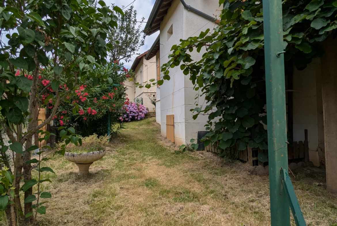 Maison individuelle avec 3 chambres à Laval de Cere 