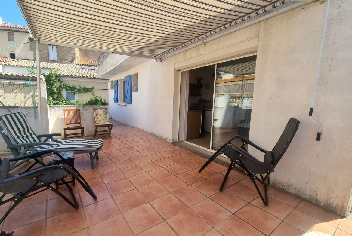 Maison familiale avec cour, terrasses et garage à Saint Marcel sur Aude 