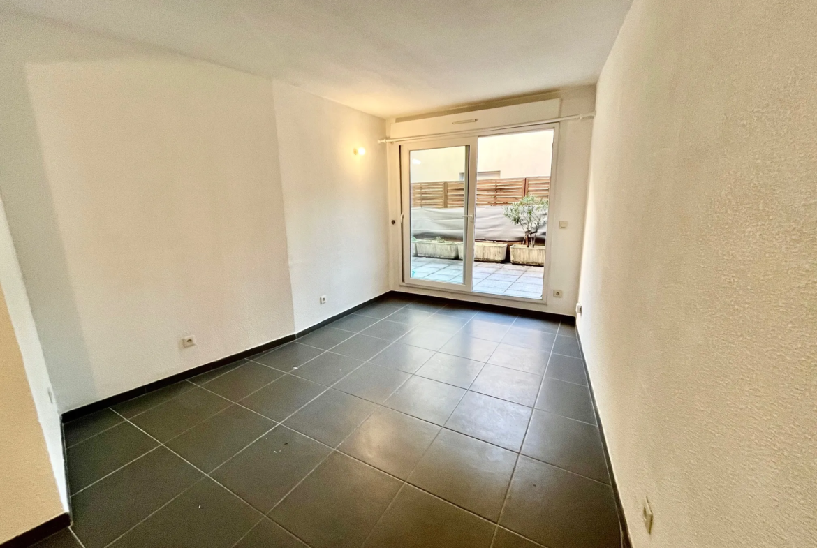 Vente - Appartement T2 avec terrasse et parking à Nîmes 