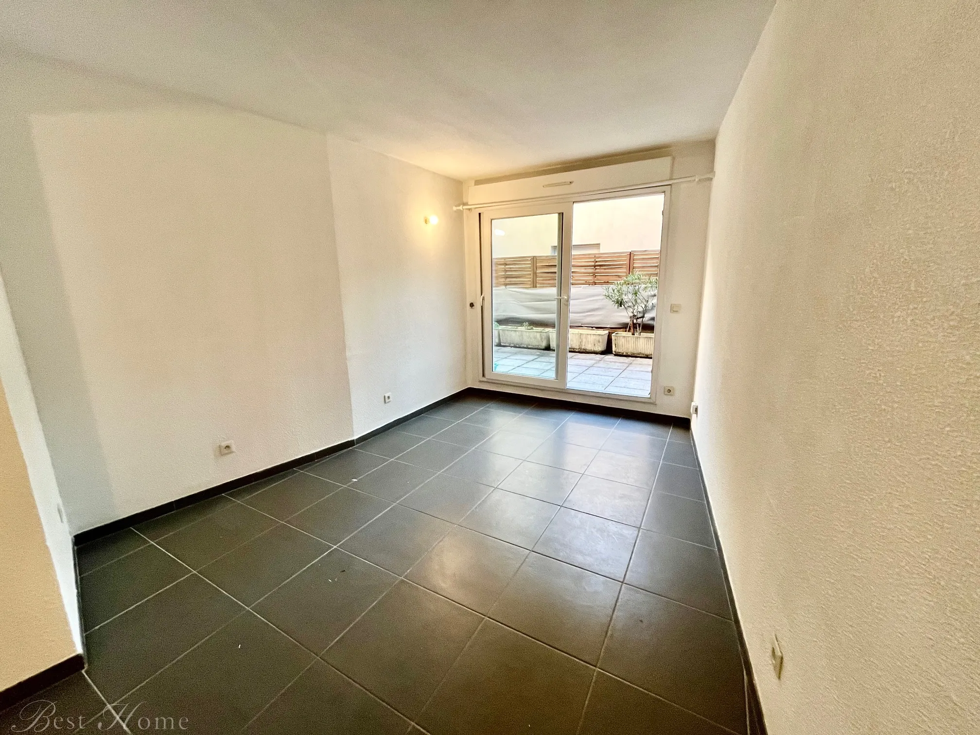 Vente - Appartement T2 avec terrasse et parking à Nîmes 