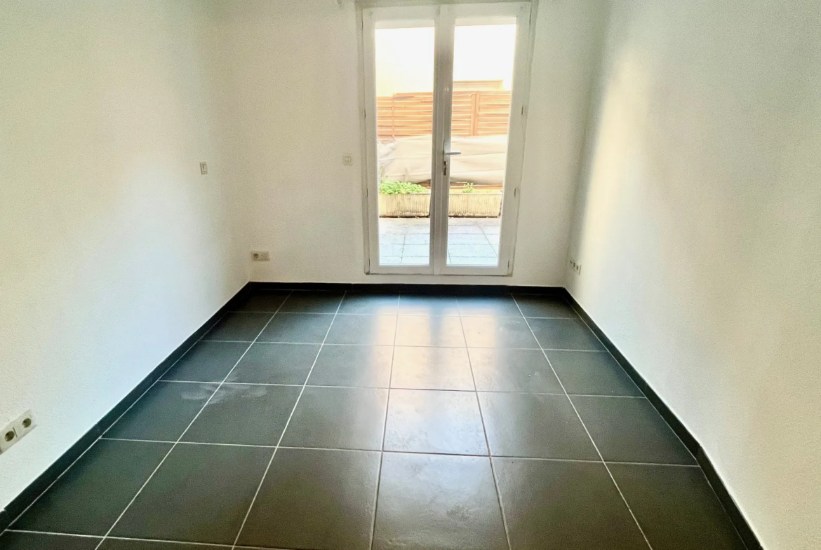 Vente - Appartement T2 avec terrasse et parking à Nîmes 