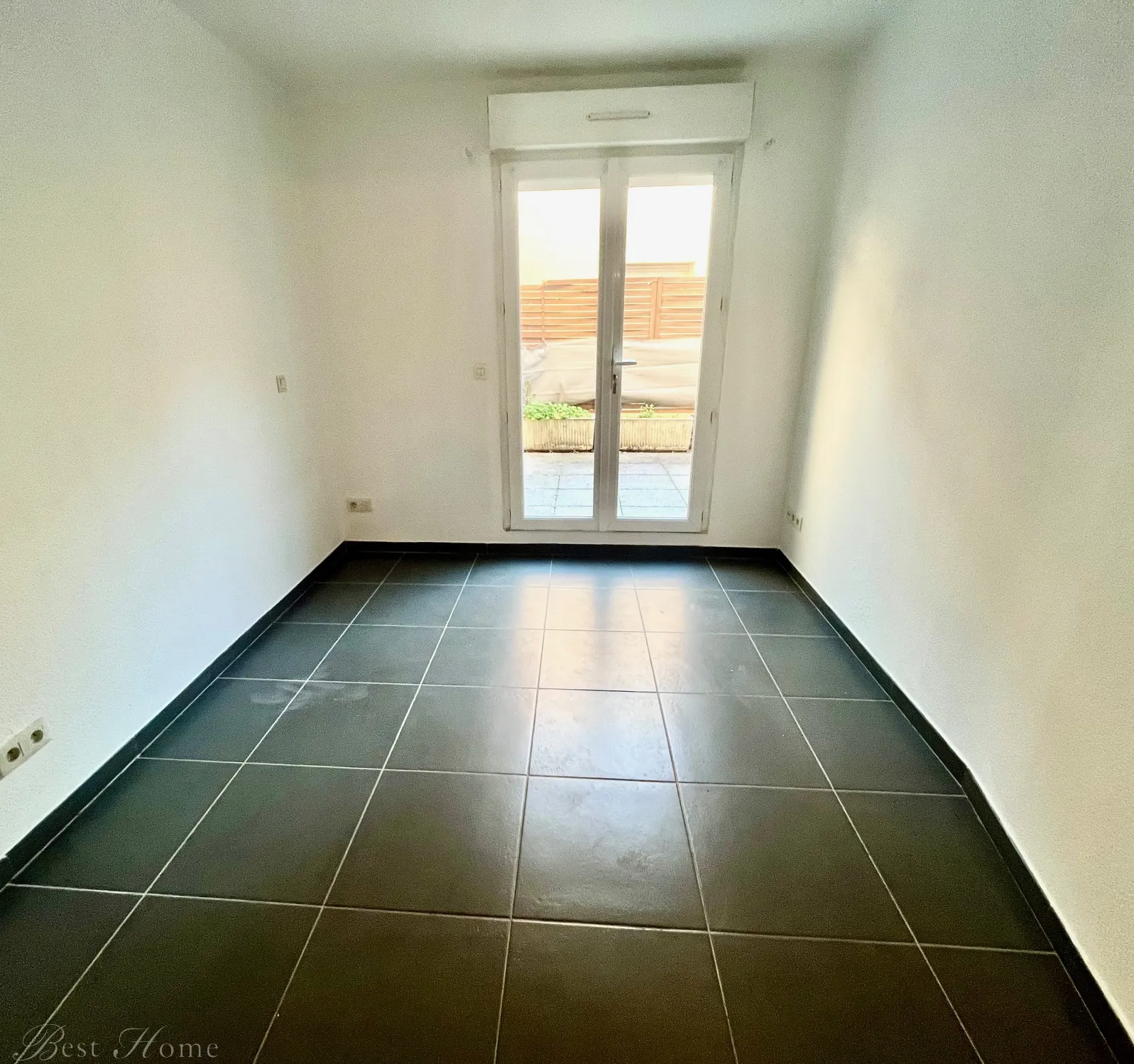 Vente - Appartement T2 avec terrasse et parking à Nîmes 