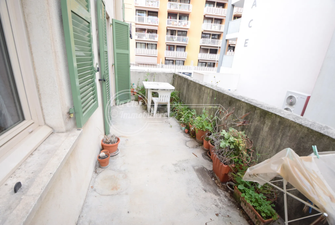 Appartement 3 pièces avec terrasse à Nice Place Saint-Roch 