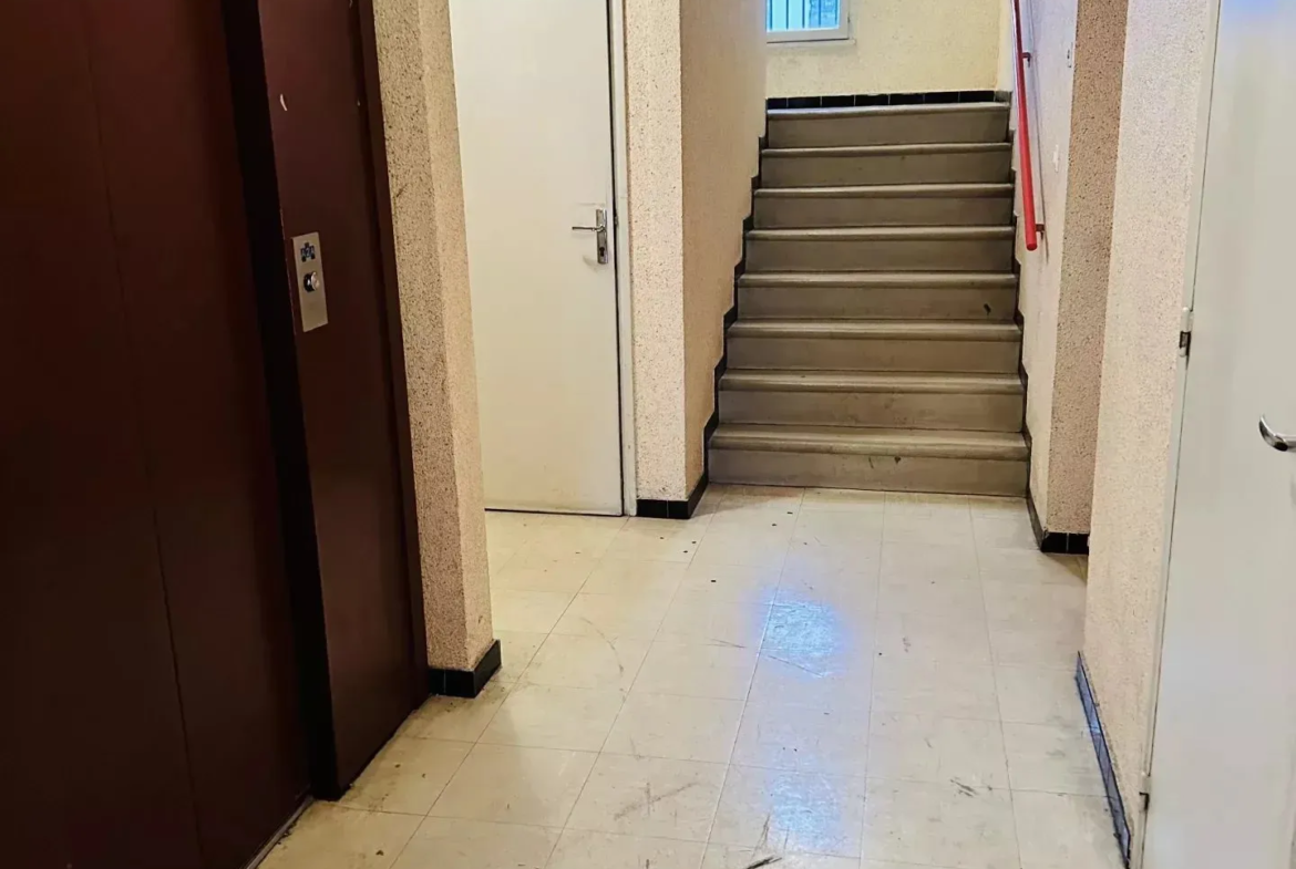 Appartement de type 2 à rénover avec parking à Troyes 