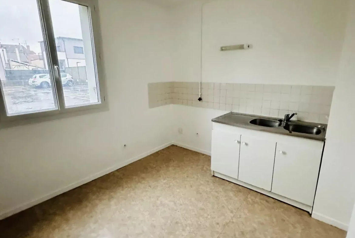 Appartement de type 2 à rénover avec parking à Troyes 