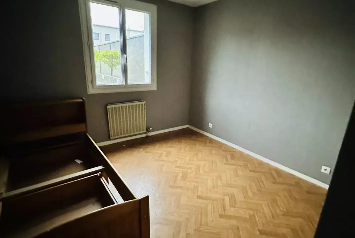 Appartement de type 2 à rénover avec parking à Troyes 