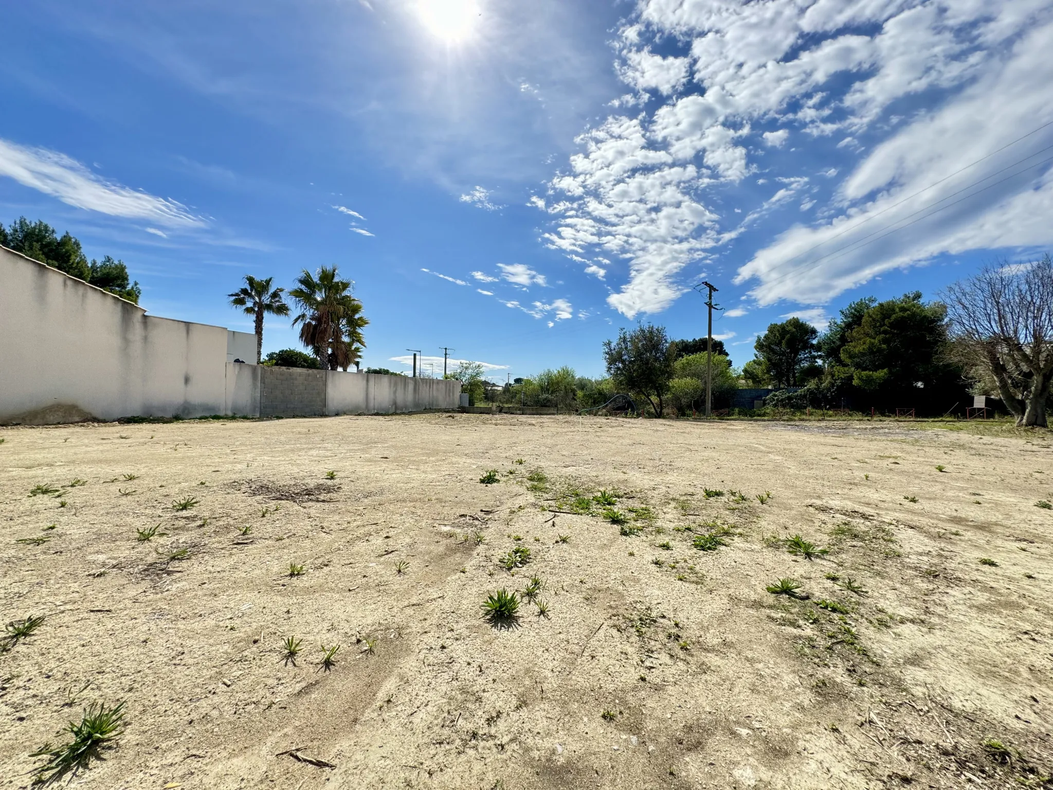 Parcelle de 273m2 viabilisée et libre de constructeur à Poussan 