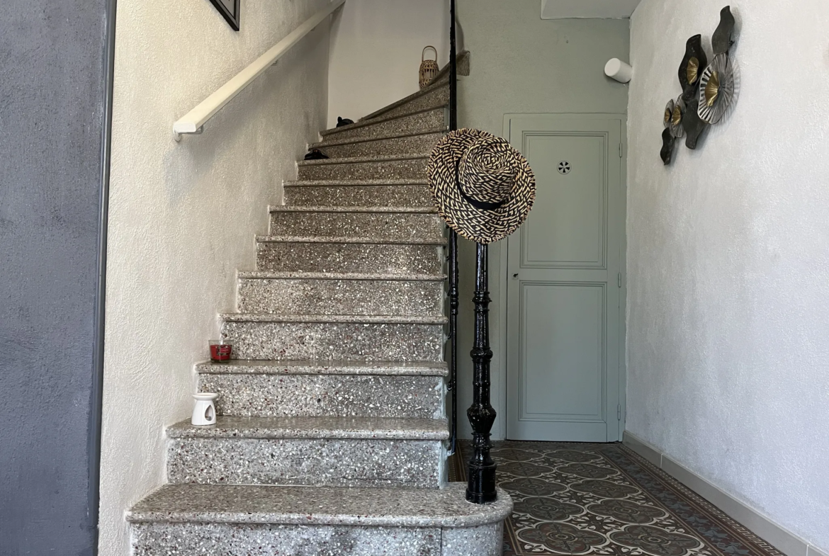 Maison de ville à Lézignan-Corbières avec 2 chambres et garage 