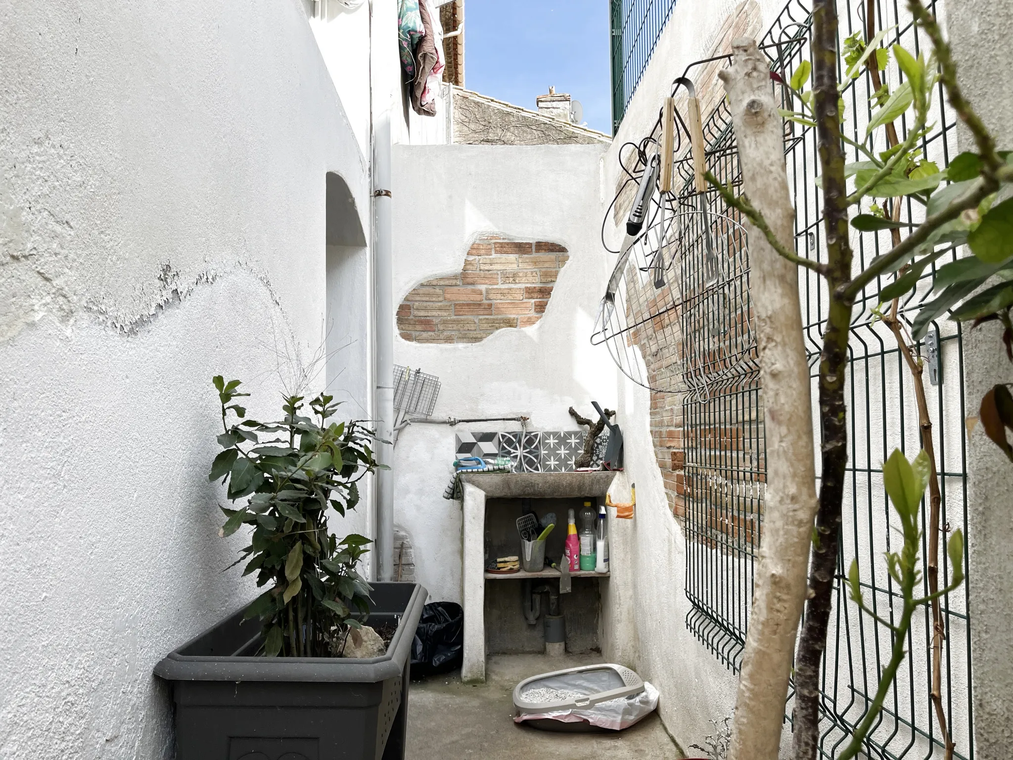 Maison de ville à Lézignan-Corbières avec 2 chambres et garage 