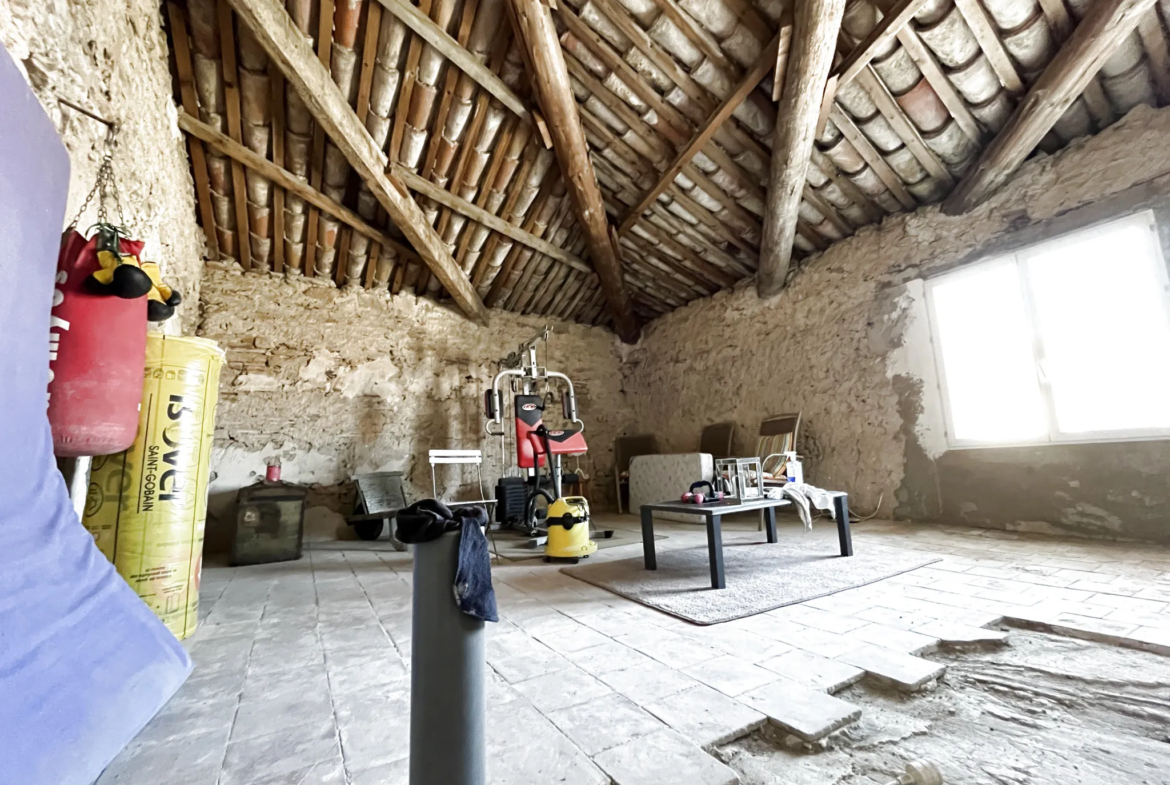 Maison de ville à Lézignan-Corbières avec 2 chambres et garage 