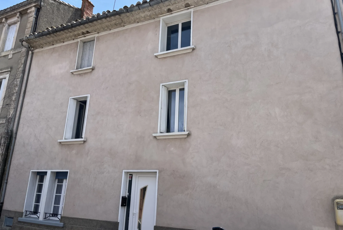 Maison de ville à Lézignan-Corbières avec 2 chambres et garage 