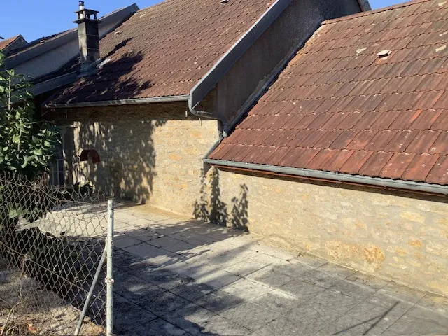 Maison en pierre avec vue à Sainte Colombe 