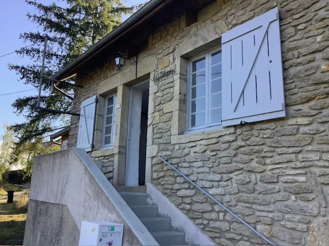 Maison en pierre avec vue à Sainte Colombe 