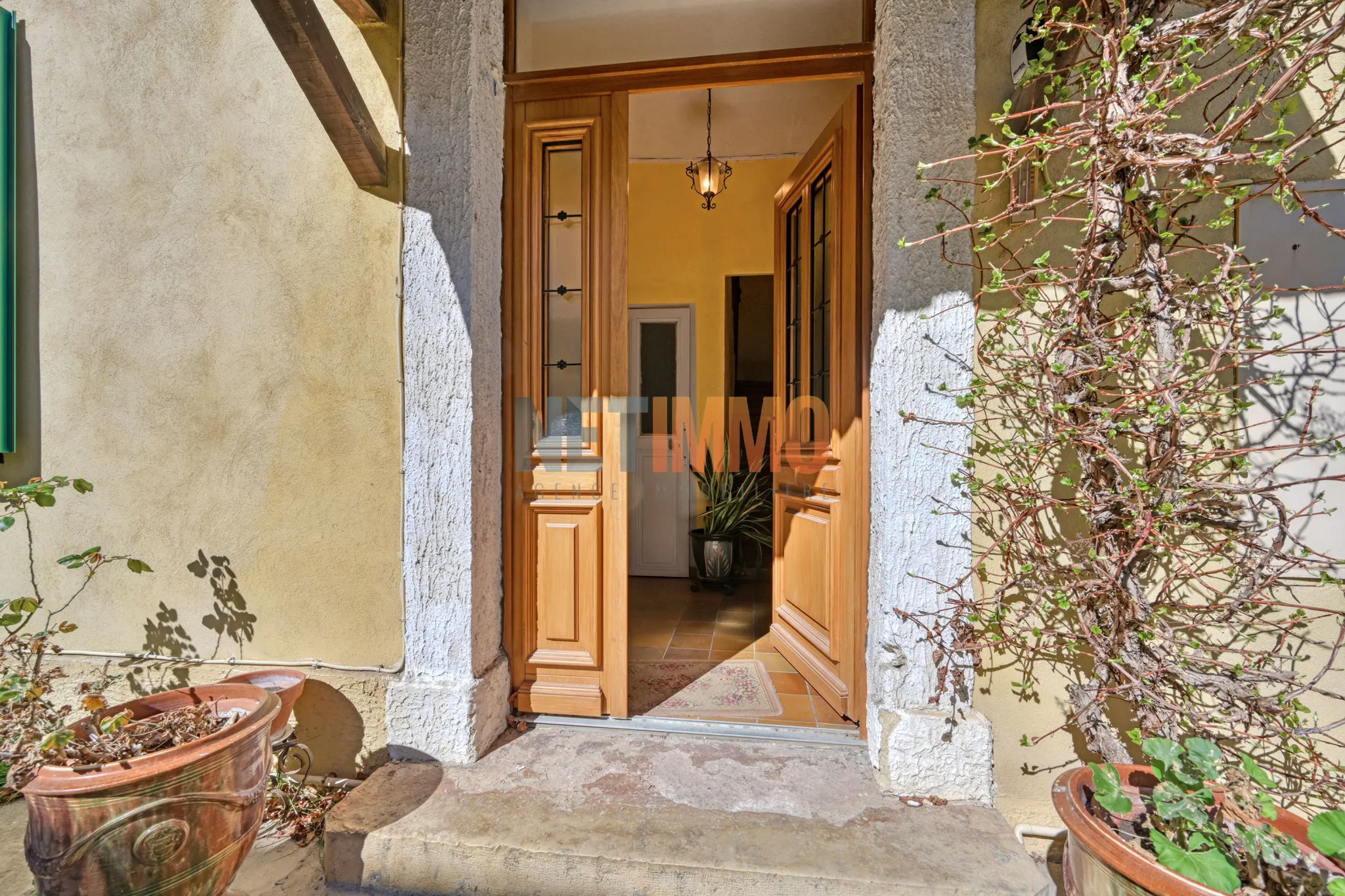 Maison de Charme à Beauvoisin avec Jardin 