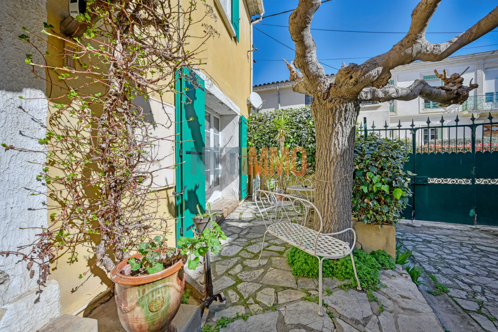 Maison de Charme à Beauvoisin avec Jardin 