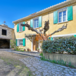 Maison de Charme à Beauvoisin avec Jardin