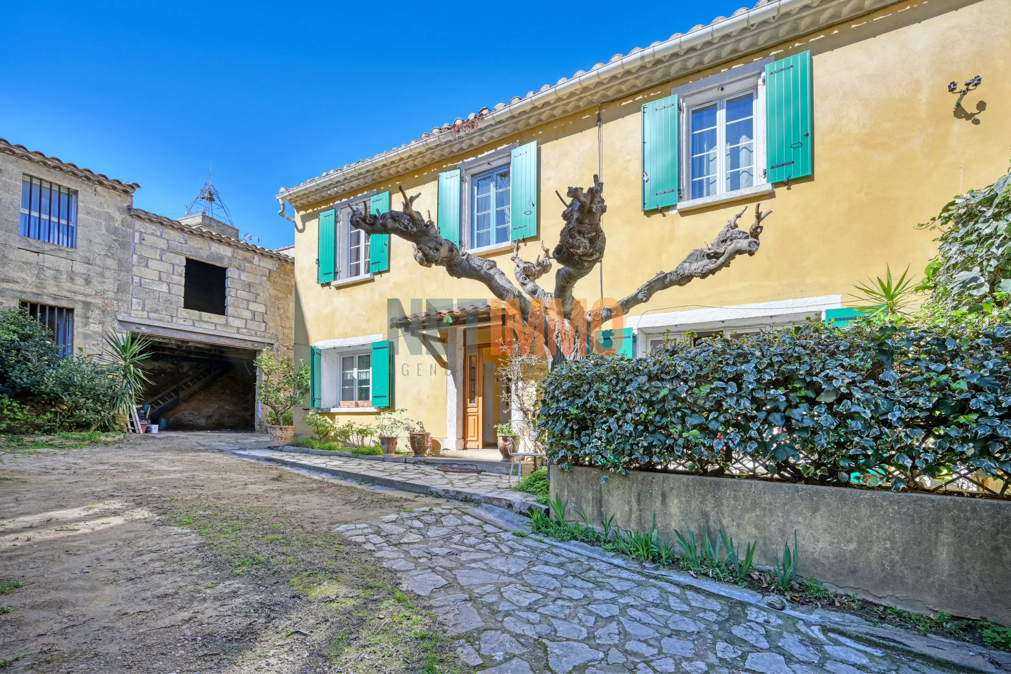 Maison de Charme à Beauvoisin avec Jardin 