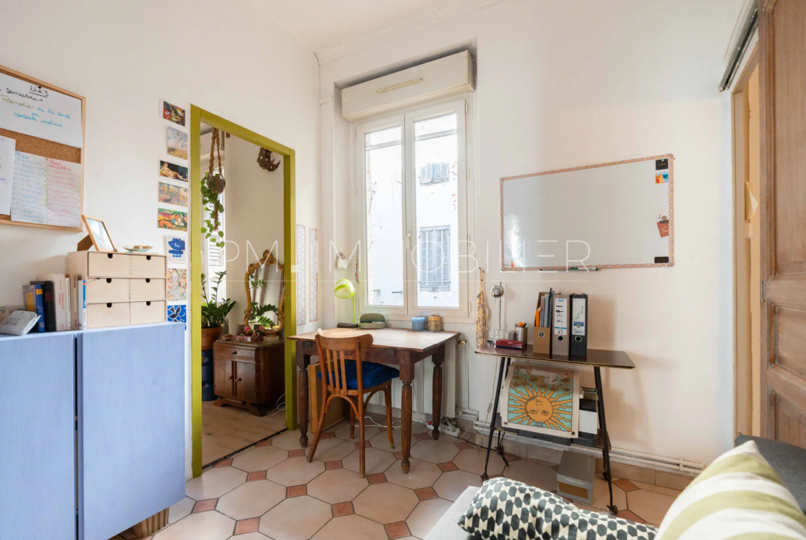 Charming Apartment in Marseille Camas Neighborhood 