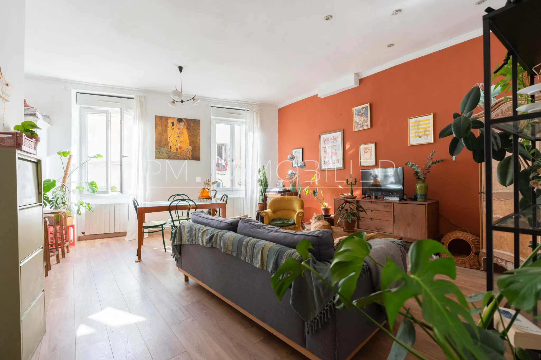 Charming Apartment in Marseille Camas Neighborhood 