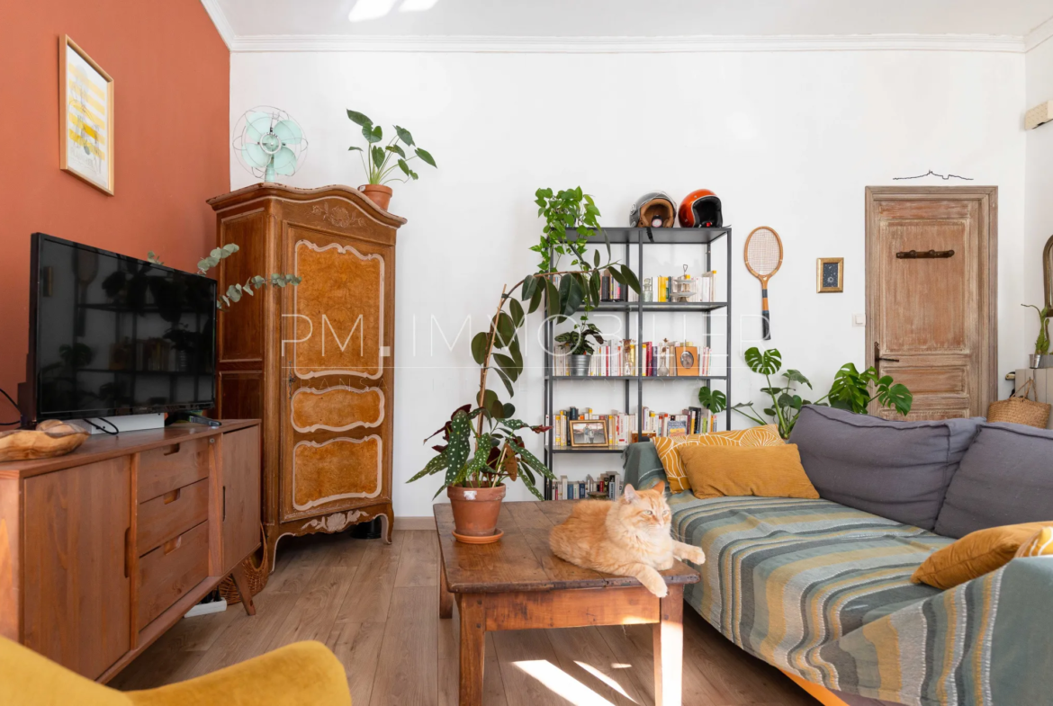 Charming Apartment in Marseille Camas Neighborhood 