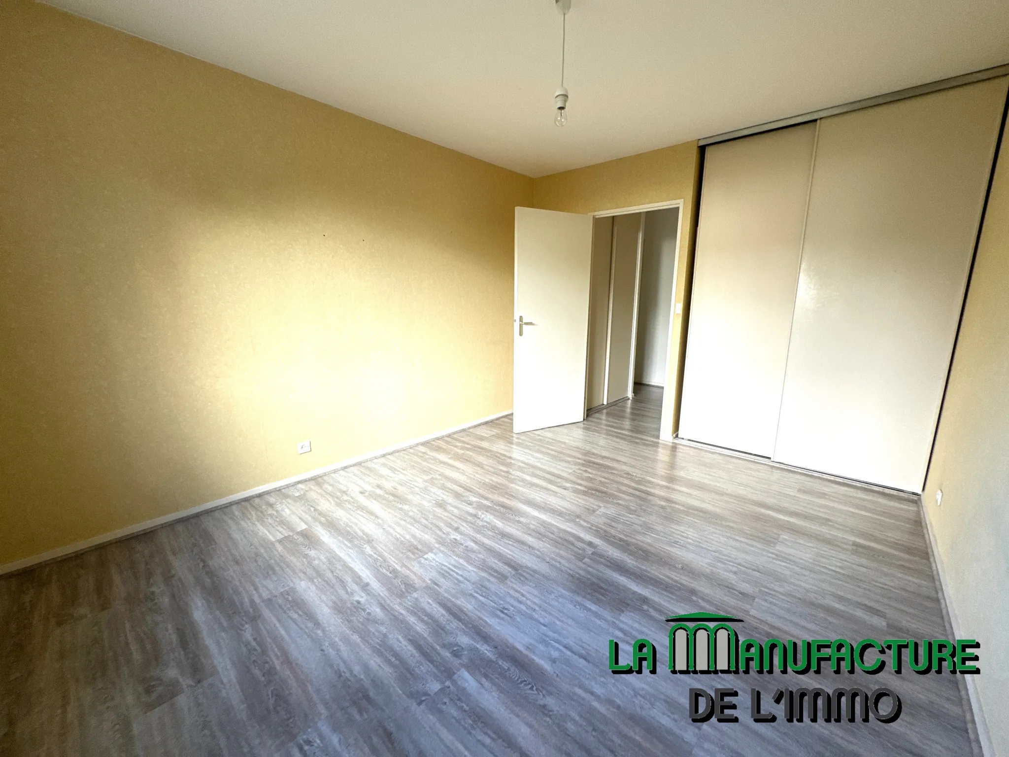 Appartement F3 avec Balcon, Cave et Garage a Saint-Priest-en-Jarez 