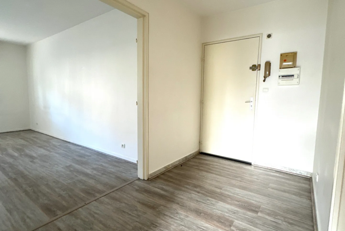 Appartement F3 avec Balcon, Cave et Garage a Saint-Priest-en-Jarez 