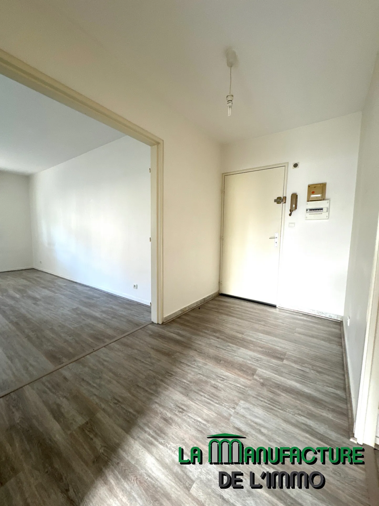 Appartement F3 avec Balcon, Cave et Garage a Saint-Priest-en-Jarez 