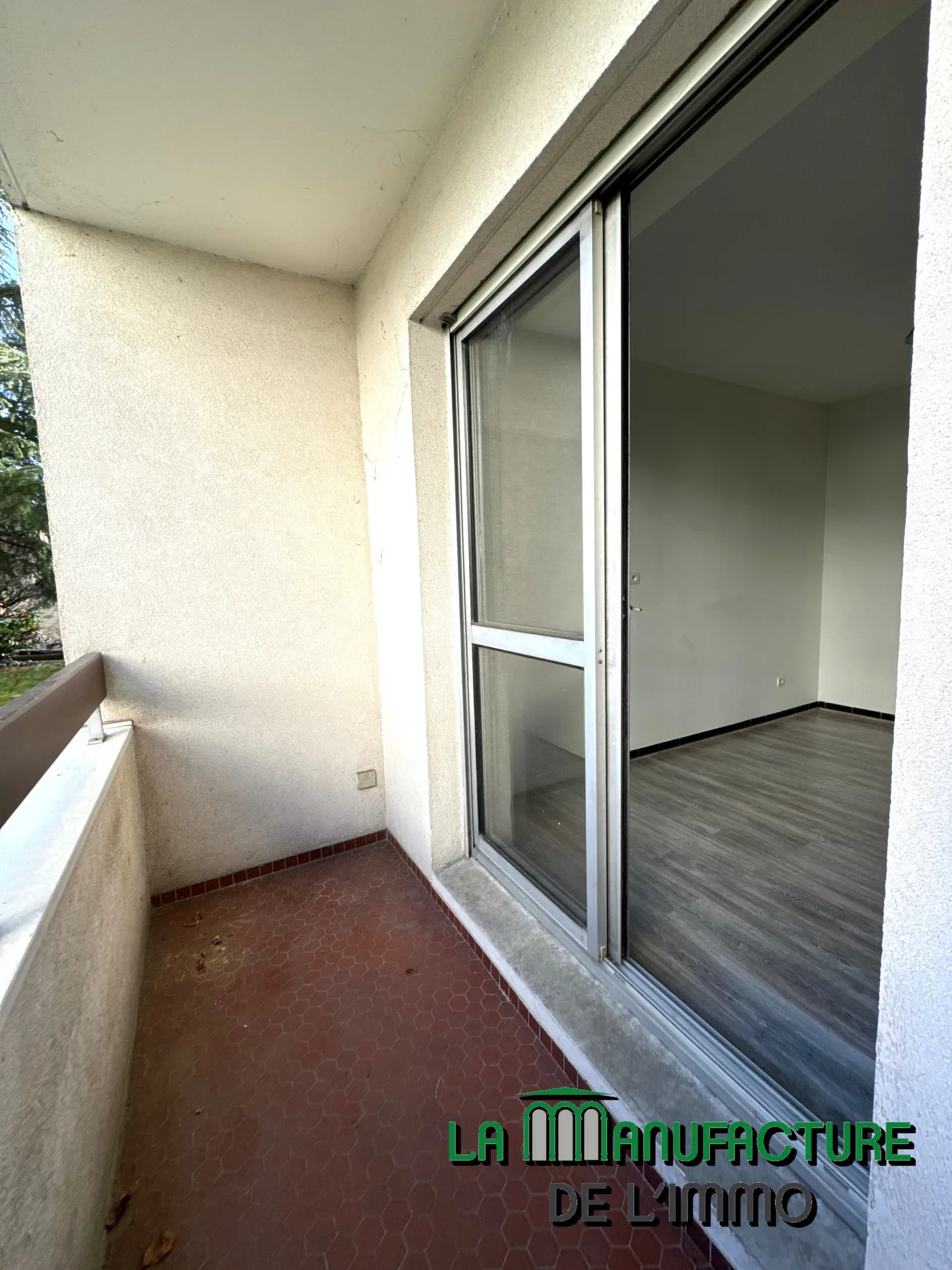 Appartement F3 avec Balcon, Cave et Garage a Saint-Priest-en-Jarez 