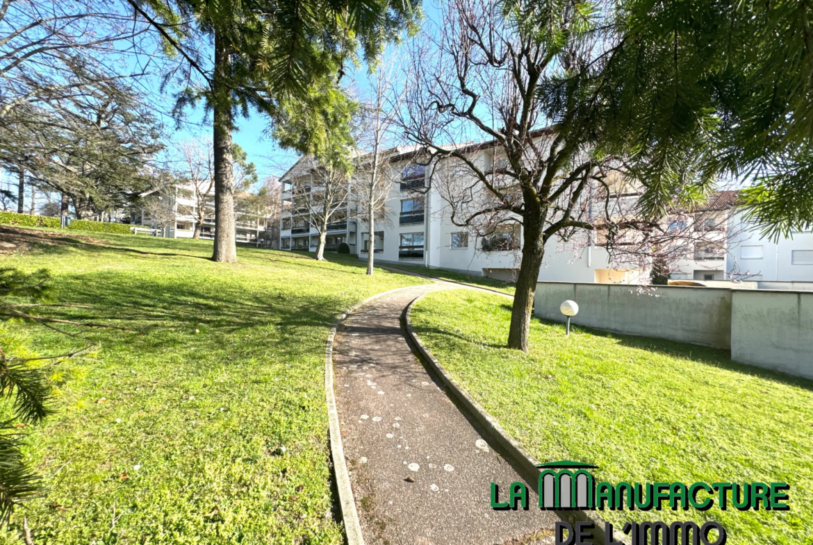 Appartement F3 avec Balcon, Cave et Garage a Saint-Priest-en-Jarez 