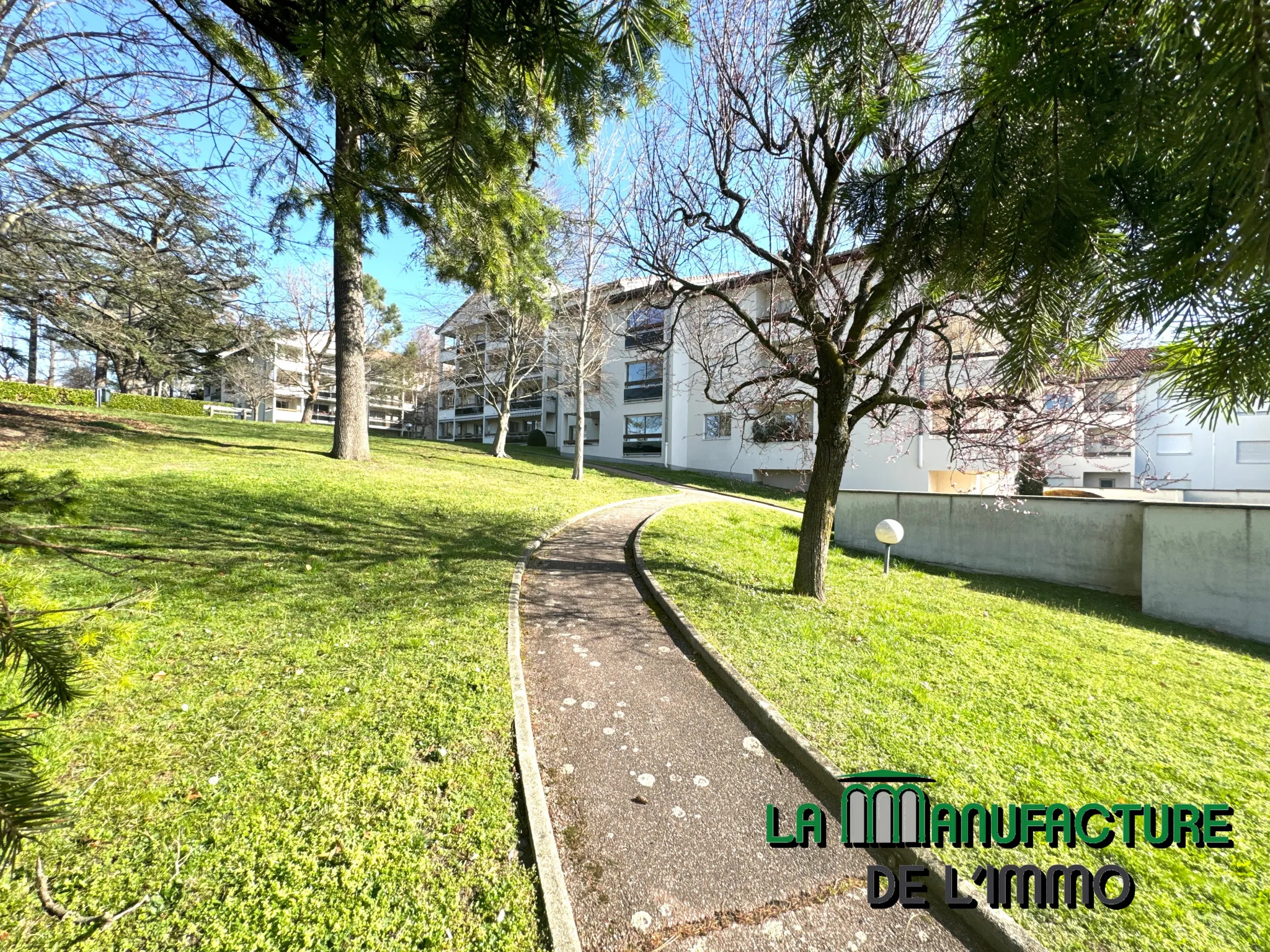 Appartement F3 avec Balcon, Cave et Garage a Saint-Priest-en-Jarez 