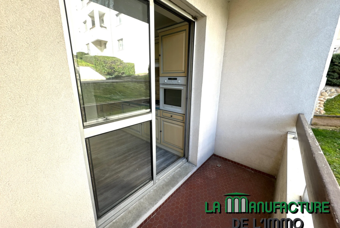 Appartement F3 avec Balcon, Cave et Garage a Saint-Priest-en-Jarez 