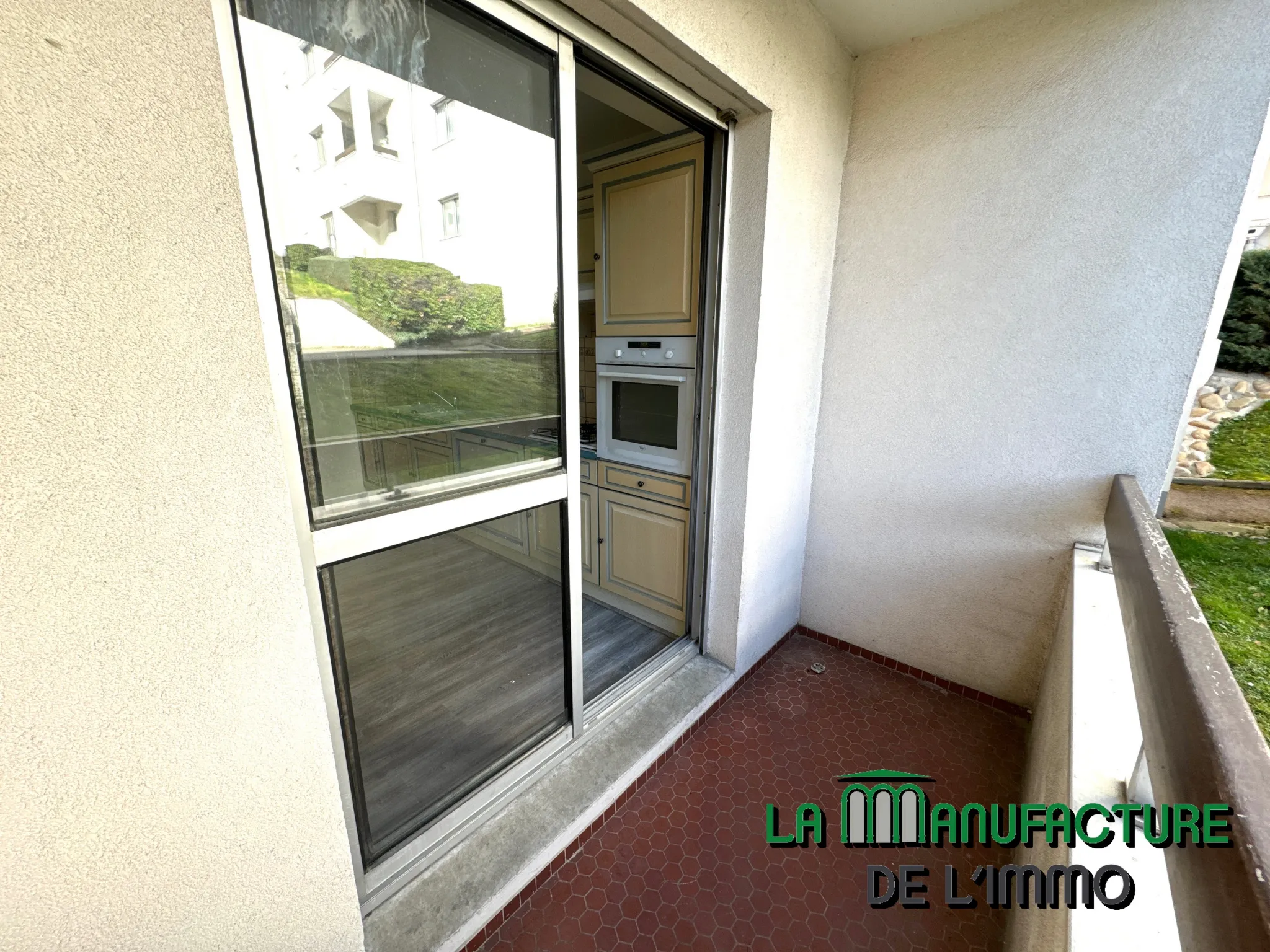 Appartement F3 avec Balcon, Cave et Garage a Saint-Priest-en-Jarez 