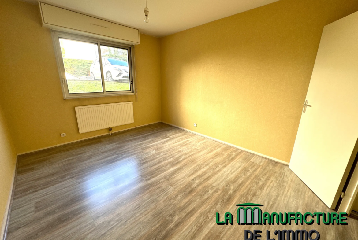 Appartement F3 avec Balcon, Cave et Garage a Saint-Priest-en-Jarez 