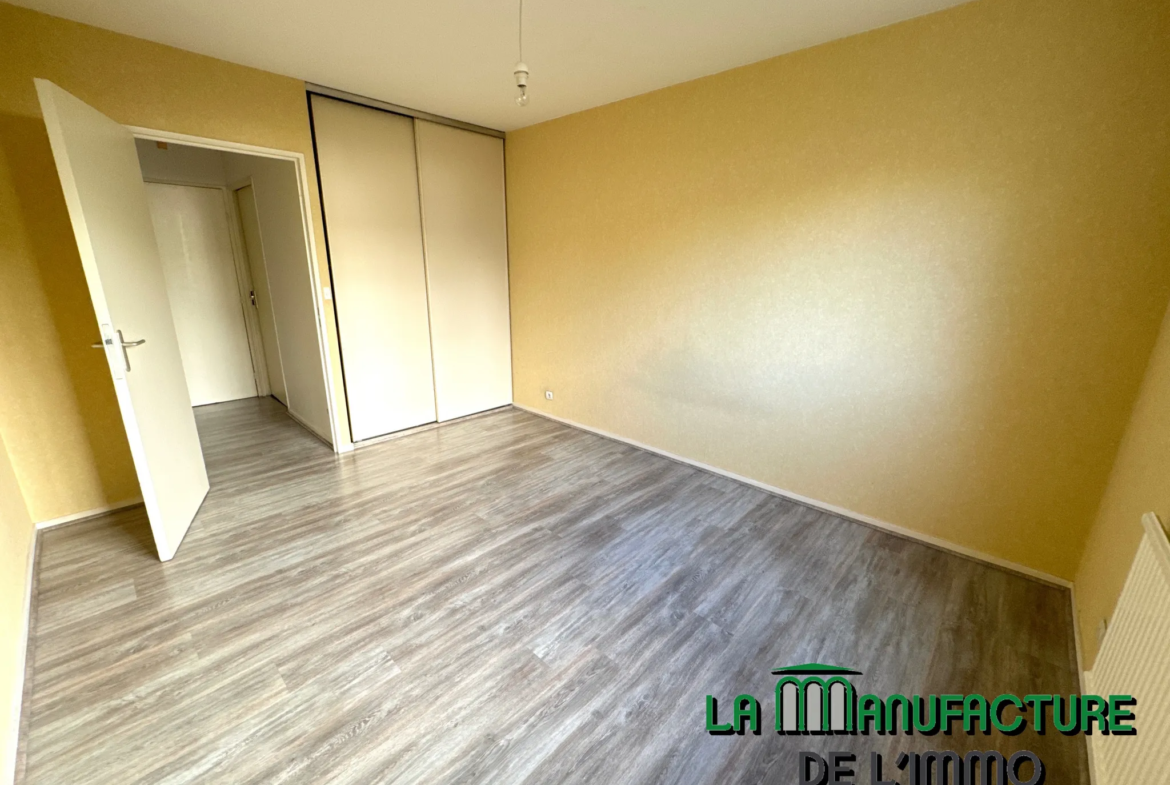 Appartement F3 avec Balcon, Cave et Garage a Saint-Priest-en-Jarez 