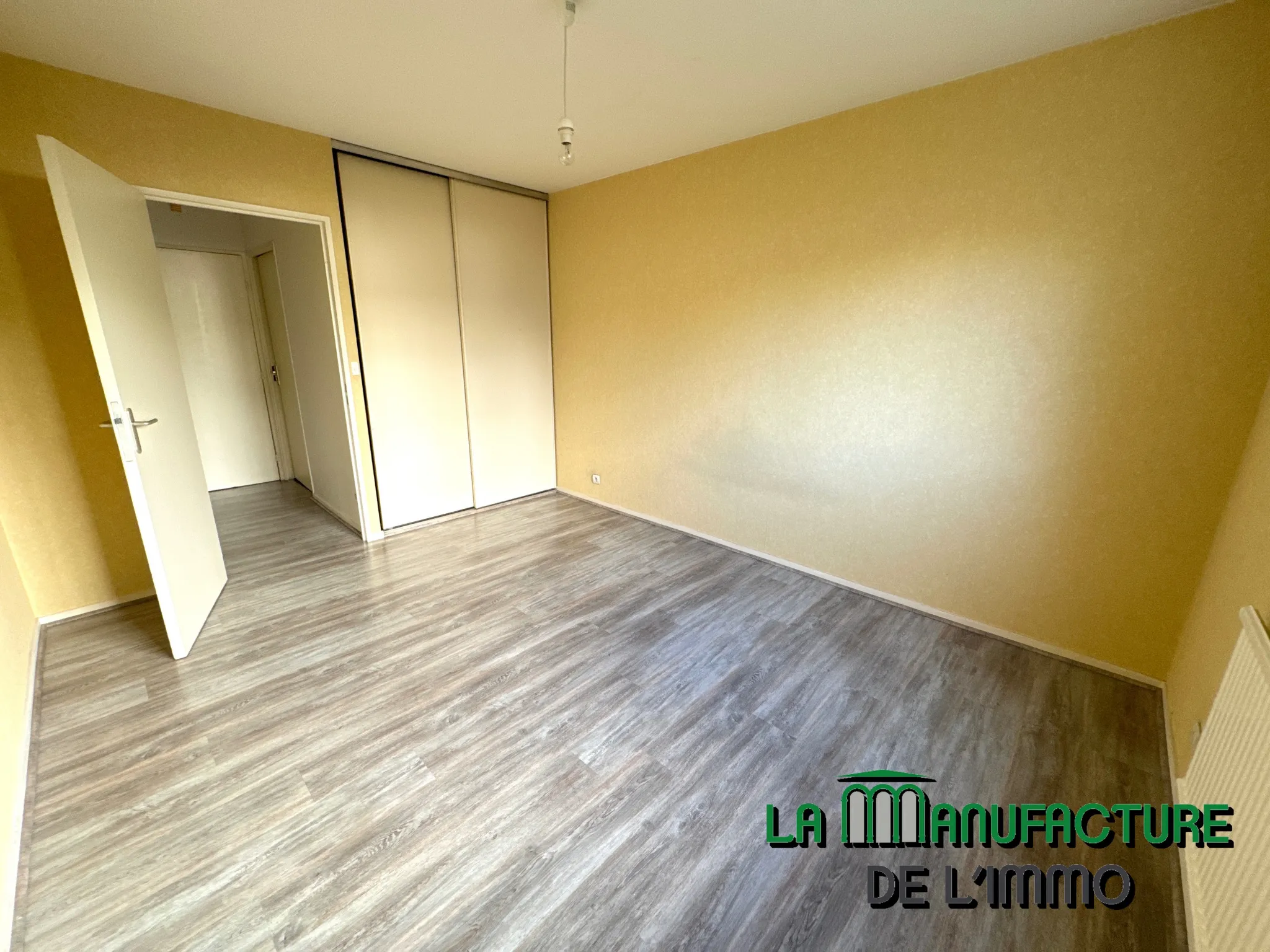 Appartement F3 avec Balcon, Cave et Garage a Saint-Priest-en-Jarez 