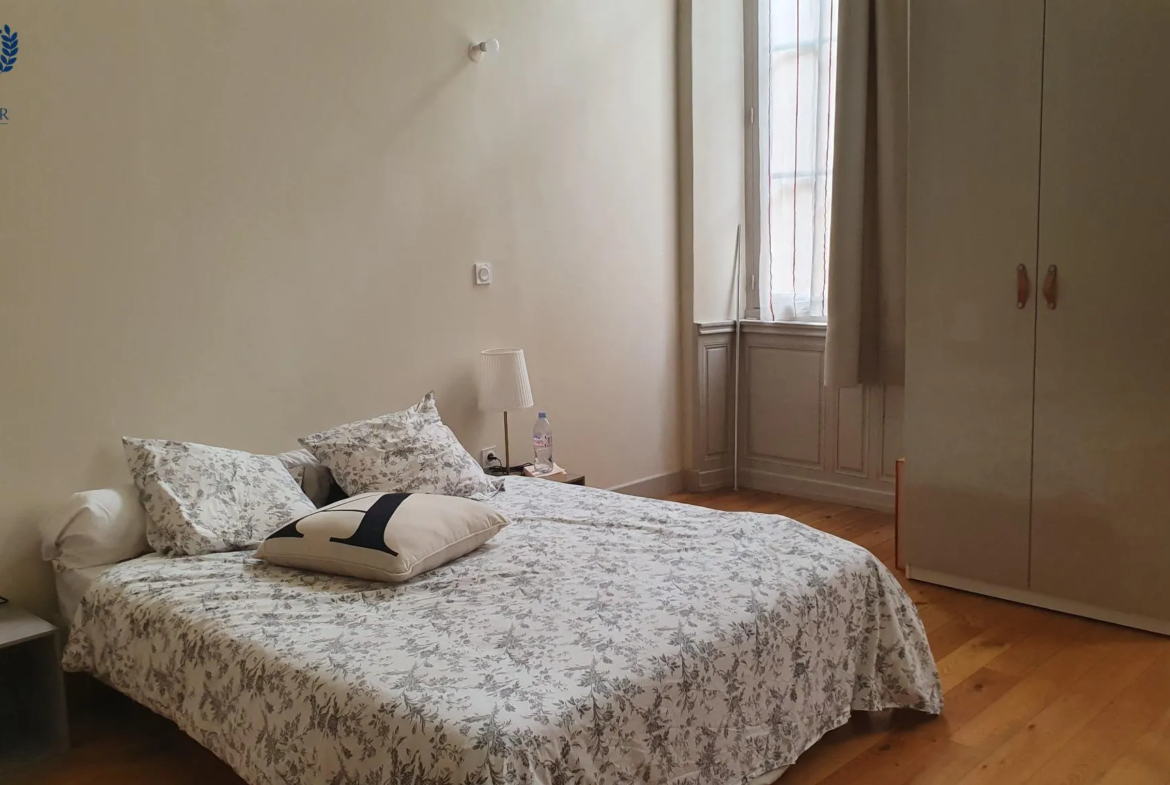 Appartement à vendre à Nimes - Quartier de la Mairie rue Dorée 