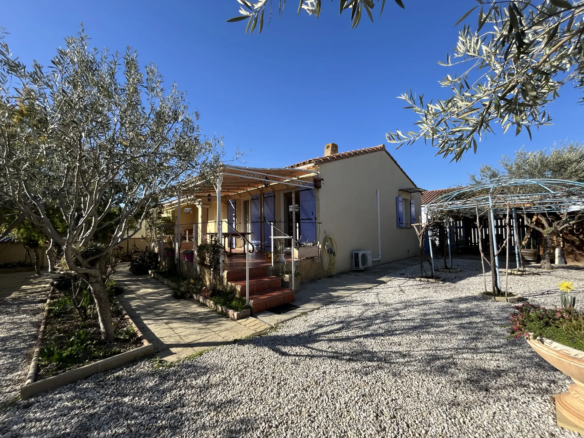 Villa de plain pied avec 3 chambres et terrasse ensoleillée à Pépieux 