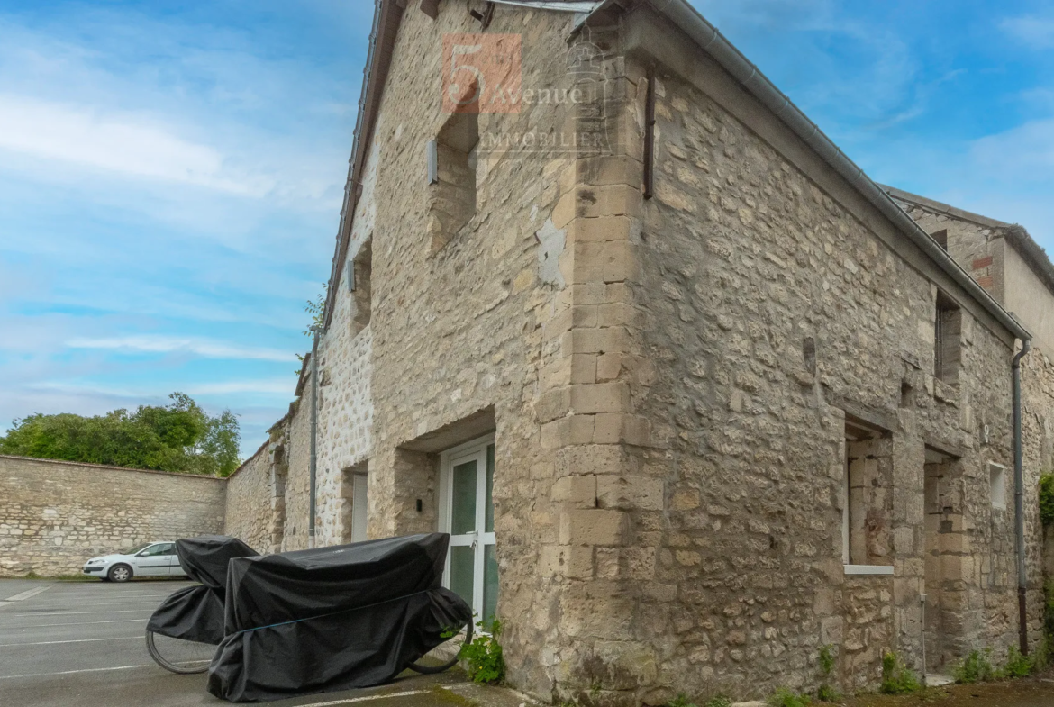 Maison ancienne rénovée à Vineuil St Firmin 