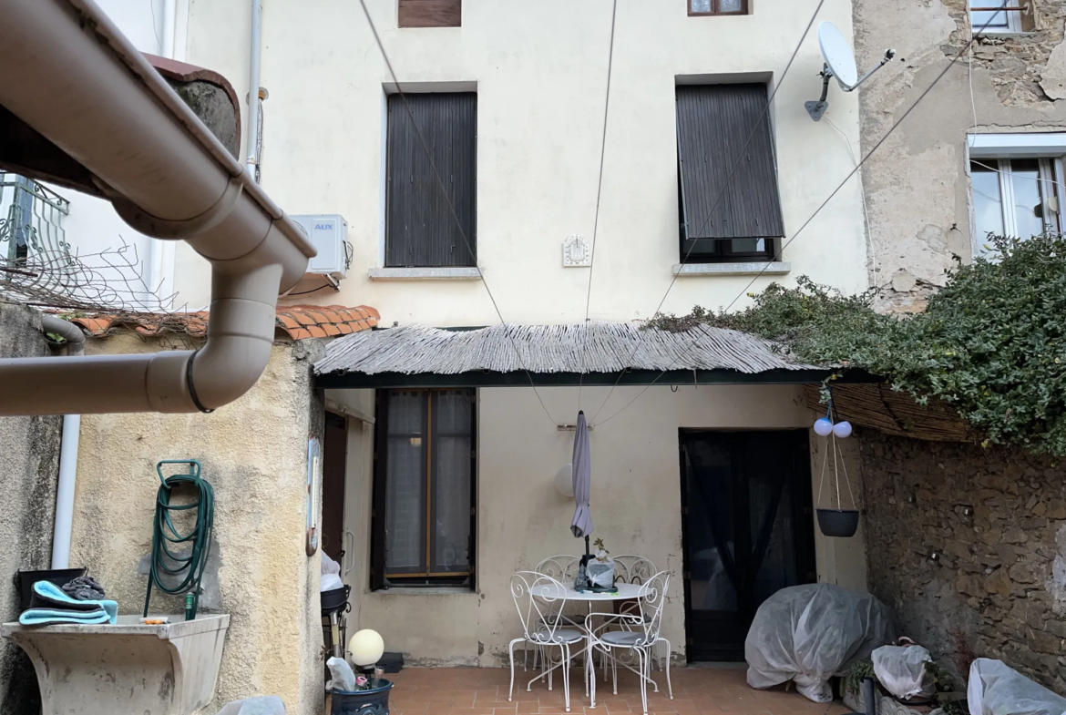 Maison de ville avec cour et grand garage à Lezignan Corbières 