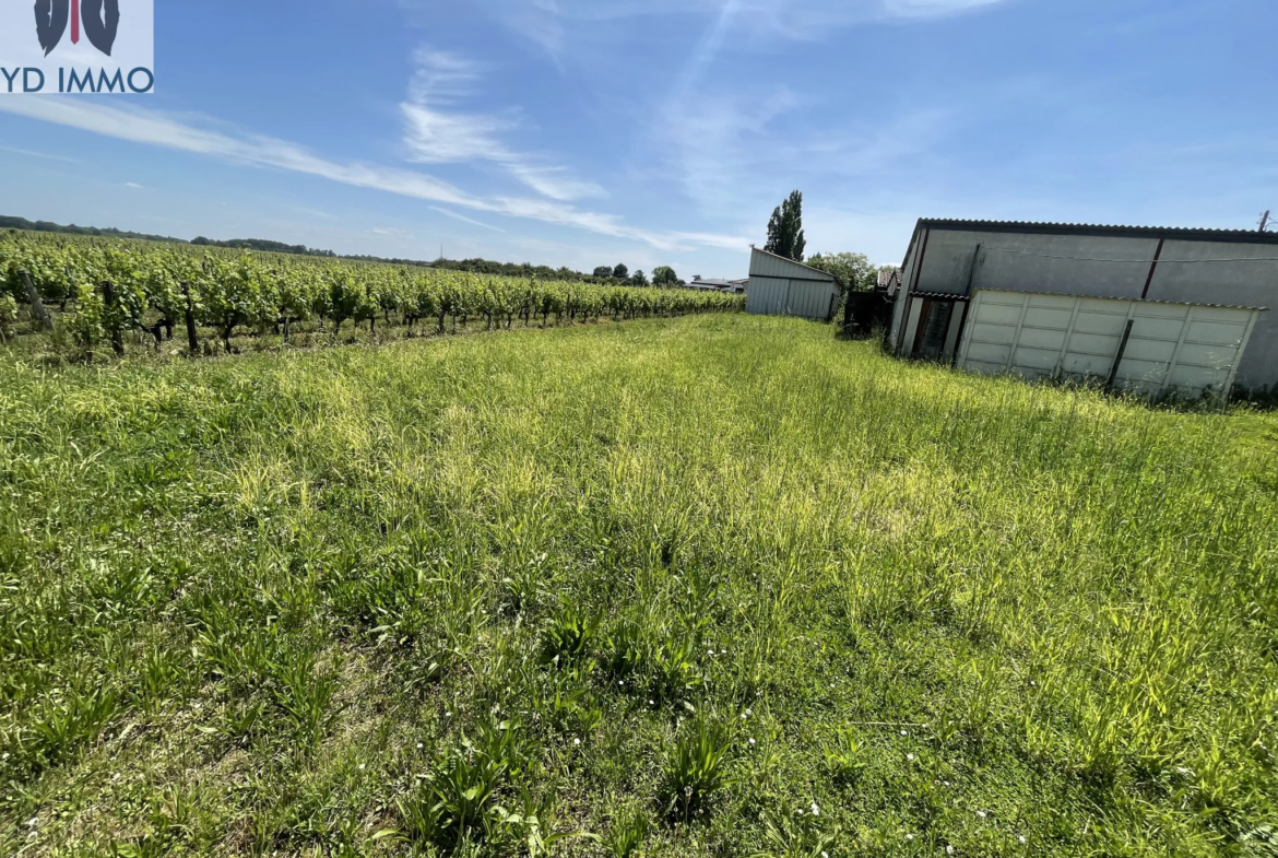 Terrain à bâtir de 850 m2 au calme à Portets 