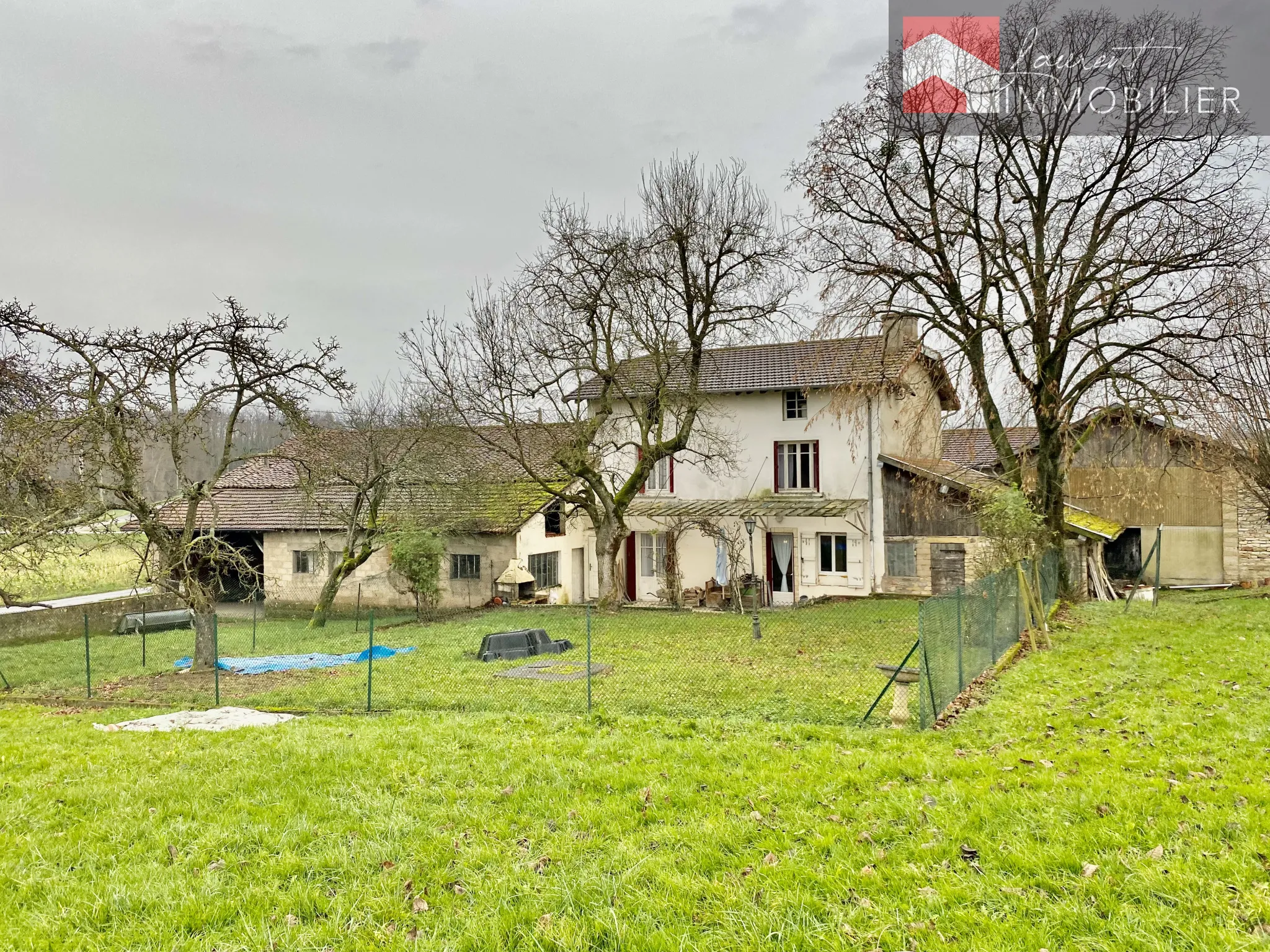 Belle Maison avec Terrasse et Jardin à Arbigny 