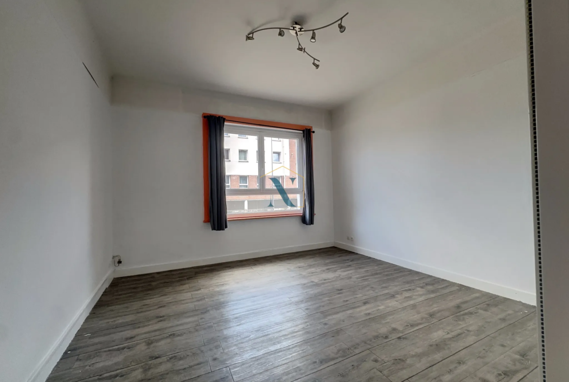 Appartement à rénover avec potentiel à Lille 