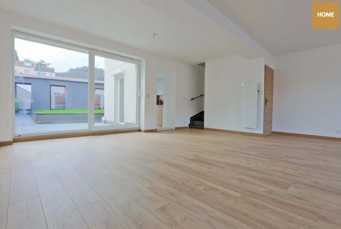 Maison Rénovée à Nancy avec Jardin et Terrasse 