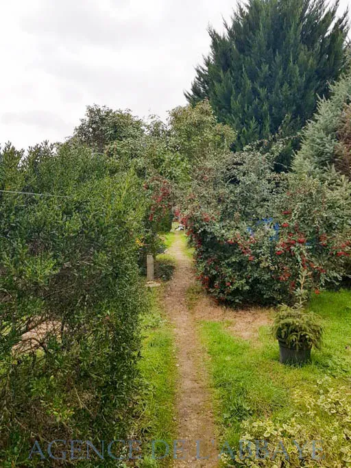 Maison à Fontcouverte avec petit logement indépendant et grand terrain 