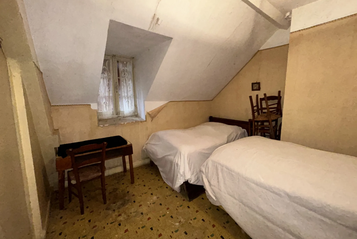 Maison en pierres à rénover à Saint Salvadour en Corrèze 