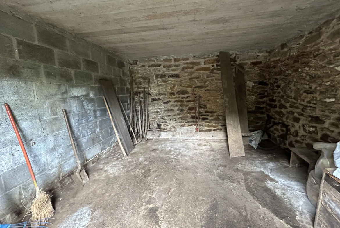 Maison en pierres à rénover à Saint Salvadour en Corrèze 