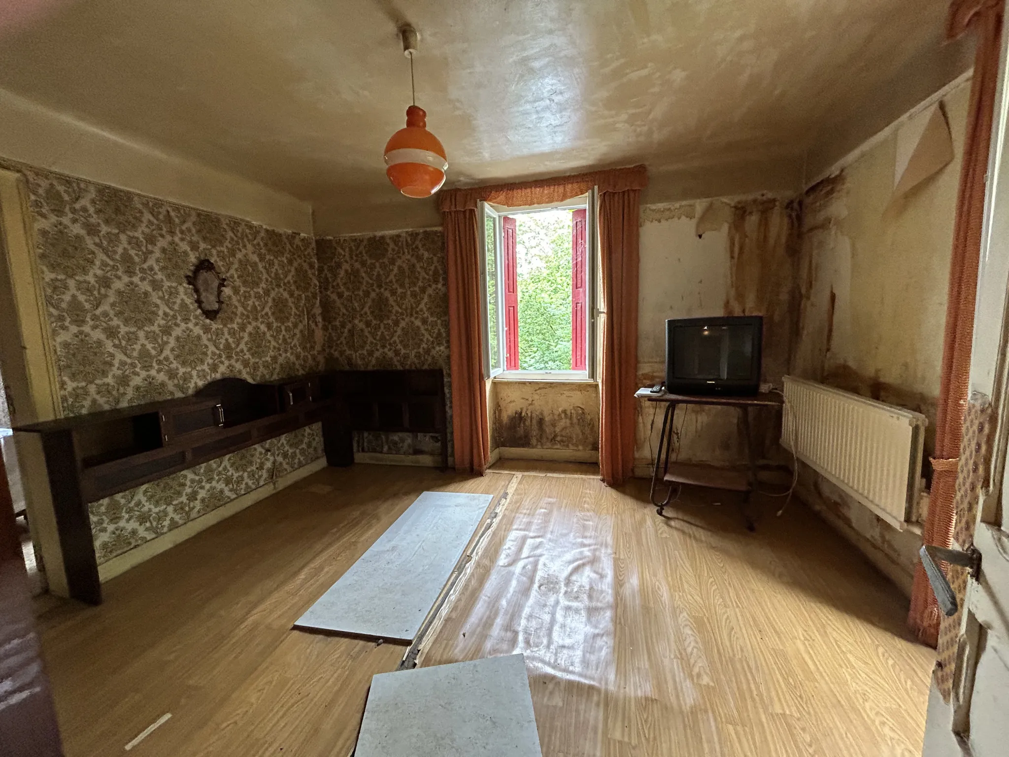 Maison en pierres à rénover à Saint Salvadour en Corrèze 