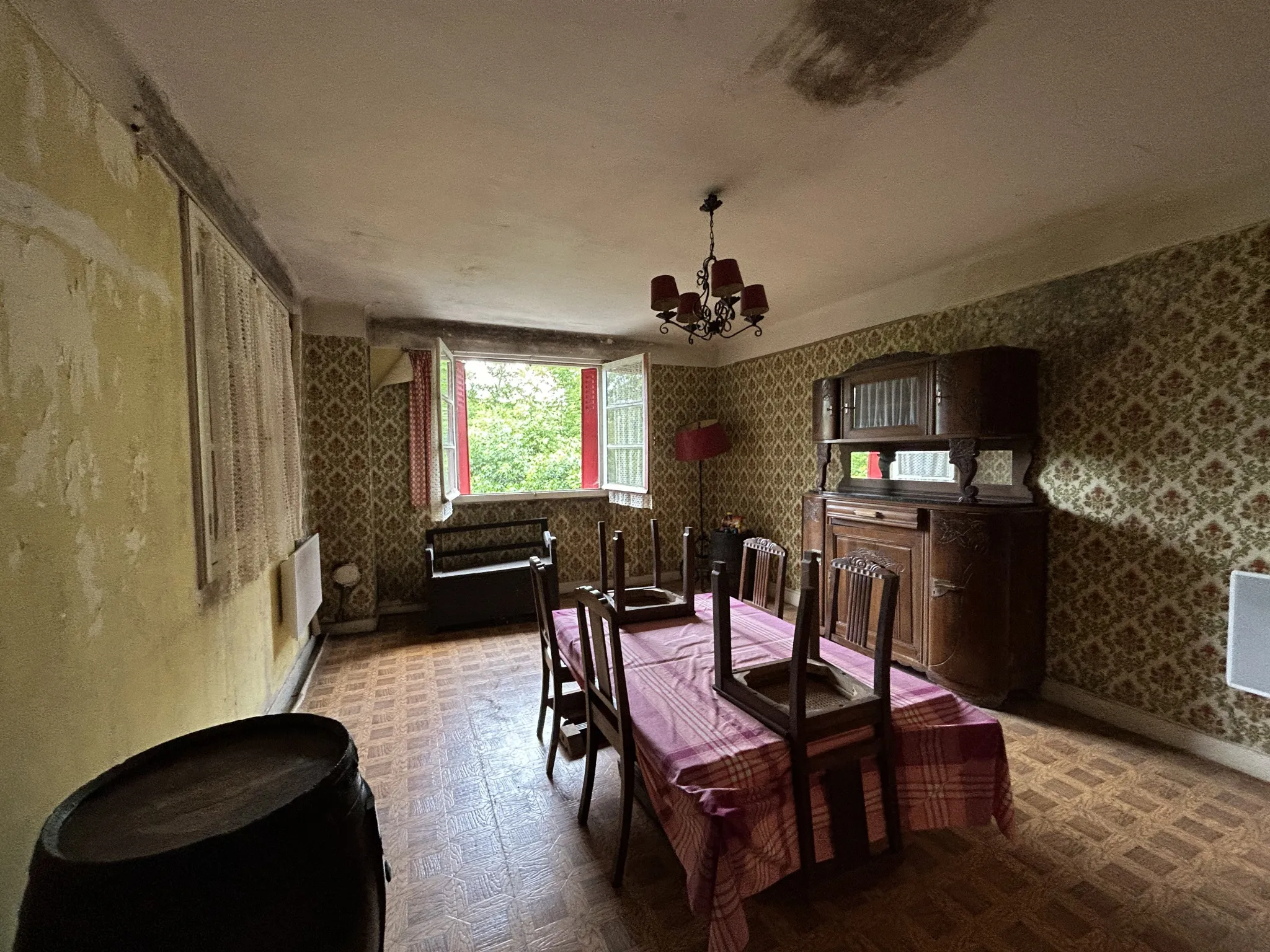 Maison en pierres à rénover à Saint Salvadour en Corrèze 