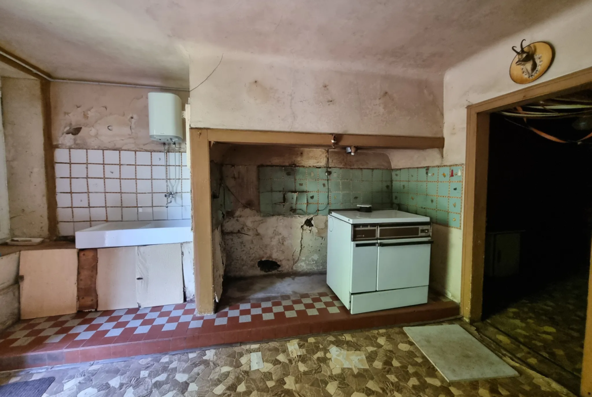 Maison en pierres à rénover à Saint Salvadour en Corrèze 