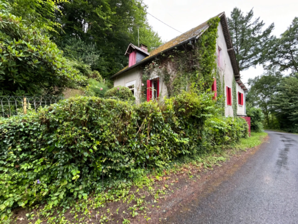 Maison en pierres à rénover à Saint Salvadour en Corrèze